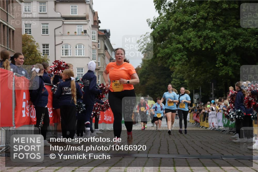 13.09.2026 - Kiel Lauf Yannick Fuchs http://msf.ph/oto/10466920 13.09.2026 10:02:19 Ziel 3917, 4135, 4673, 8297, 844, 4702, 129, 565, 2288, 3131 meine-sportfotos.de