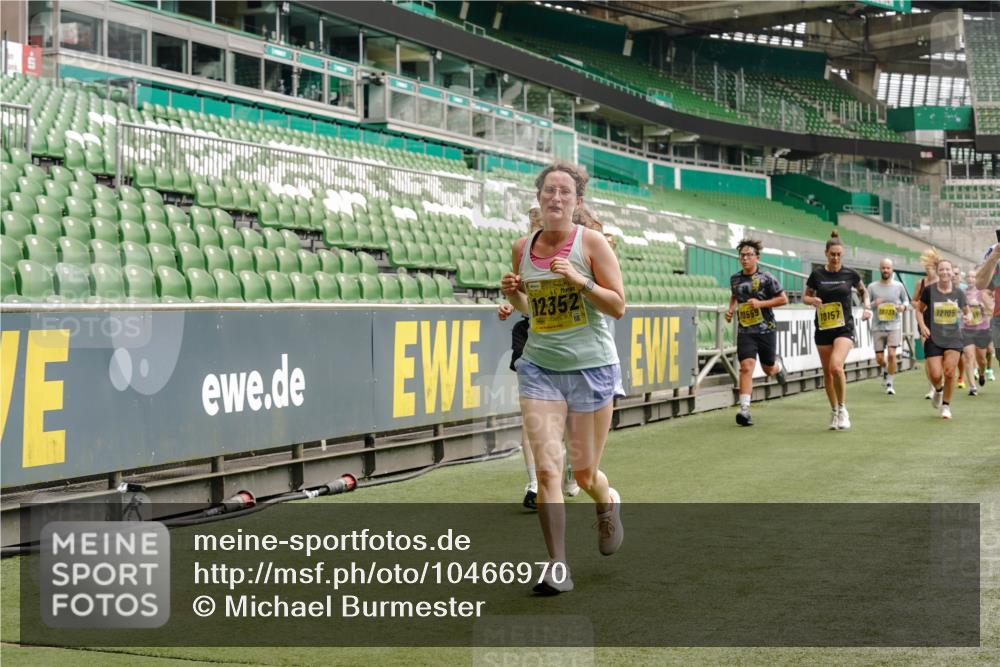 13.09.2026 - 21. swb-Marathon Bremen Michael Burmester http://msf.ph/oto/10466970 13.09.2026 10:35:47 Laufen im Stadion 10093, 10144, 10147, 10152, 10157, 10160, 10173, 10175, 10181, 10182, 10185, 10187, 10195, 10245, 10251, 10263, 10272, 10275, 10278, 10291, 10306, 10309, 10338, 10356, 10357, 10367, 10368, 10369, 10377, 10382, 10403, 10409, 10411, 10420, 10427, 10439, 10473, 10477, 10481, 10485, 10492, 10528, 10531, 10559, 10560, 10569, 10607, 10617, 10636, 10639, 10669, 10671, 10672, 10677, 10715, 10828, 10914, 10928, 11162, 11343, 11803, 11965, 10146, 10222 meine-sportfotos.de