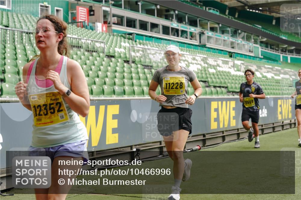 13.09.2026 - 21. swb-Marathon Bremen Michael Burmester http://msf.ph/oto/10466996 13.09.2026 10:35:49 Laufen im Stadion 10093, 10144, 10147, 10152, 10157, 10160, 10173, 10175, 10181, 10182, 10185, 10187, 10195, 10245, 10251, 10263, 10272, 10275, 10278, 10291, 10306, 10309, 10338, 10356, 10357, 10367, 10368, 10369, 10377, 10382, 10403, 10409, 10411, 10420, 10427, 10429, 10439, 10473, 10477, 10481, 10485, 10492, 10528, 10531, 10559, 10560, 10569, 10607, 10617, 10636, 10639, 10669, 10671, 10672, 10677, 10715, 10928, 11162, 11343, 11803, 11965, 10146, 10222 meine-sportfotos.de
