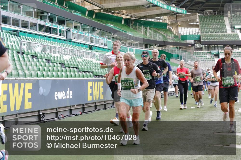13.09.2026 - 21. swb-Marathon Bremen Michael Burmester http://msf.ph/oto/10467028 13.09.2026 13:13:33 Laufen im Stadion 118, 183, 270, 278, 349, 460, 514, 576, 600, 631, 695, 702, 768, 933, 950, 956, 1005, 1143, 1286, 1334, 1392, 1408, 1426, 1573, 1596, 1641, 1991, 2005, 2024, 2035, 2079, 2233, 2264, 2336, 2387, 2398, 2412, 2439, 2457, 2461, 2478, 2505, 2521, 2540, 2564, 2612, 2665, 2684, 2693, 2765, 2773, 2792, 2815, 2816, 2829, 2860, 2884, 2887, 2895, 2921, 2963, 2966, 2972, 2975, 3016, 3111, 3143, 3155, 3209, 3253, 3277, 3293, 3304, 3313, 3378, 3405, 3428, 3434, 3653, 3661 meine-sportfotos.de