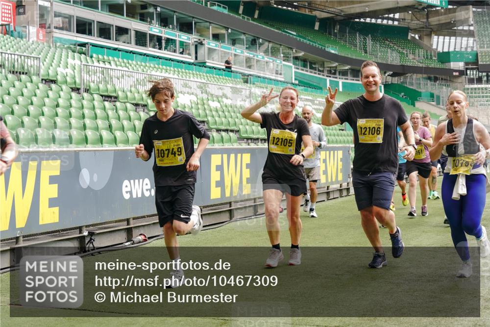 13.09.2026 - 21. swb-Marathon Bremen Michael Burmester http://msf.ph/oto/10467309 13.09.2026 10:35:52 Laufen im Stadion 10093, 10144, 10147, 10152, 10157, 10160, 10173, 10175, 10181, 10182, 10185, 10187, 10195, 10245, 10251, 10263, 10272, 10275, 10278, 10291, 10306, 10309, 10338, 10357, 10367, 10368, 10369, 10377, 10382, 10390, 10403, 10409, 10411, 10420, 10427, 10429, 10439, 10473, 10477, 10481, 10485, 10492, 10528, 10531, 10559, 10560, 10569, 10607, 10617, 10636, 10639, 10669, 10671, 10672, 10677, 10715, 10928, 11162, 11343, 11803, 11965, 10146, 10222 meine-sportfotos.de