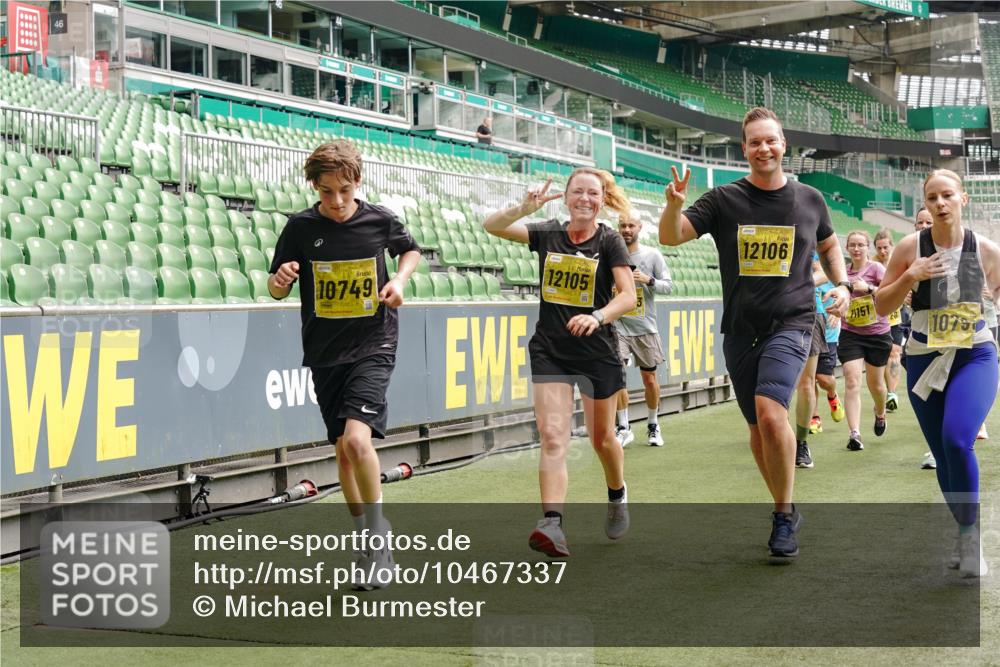 13.09.2026 - 21. swb-Marathon Bremen Michael Burmester http://msf.ph/oto/10467337 13.09.2026 10:35:52 Laufen im Stadion 10093, 10144, 10147, 10152, 10157, 10160, 10173, 10175, 10181, 10182, 10185, 10187, 10195, 10245, 10251, 10263, 10272, 10275, 10278, 10291, 10306, 10309, 10338, 10357, 10367, 10368, 10369, 10377, 10382, 10390, 10403, 10409, 10411, 10420, 10427, 10429, 10439, 10473, 10477, 10481, 10485, 10492, 10528, 10531, 10559, 10560, 10569, 10607, 10617, 10636, 10639, 10669, 10671, 10672, 10677, 10715, 10928, 11162, 11343, 11803, 11965, 10146, 10222 meine-sportfotos.de