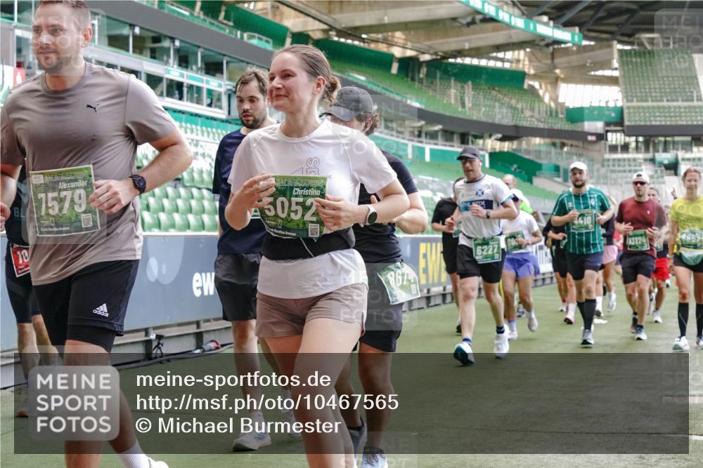 13.09.2026 - 21. swb-Marathon Bremen Michael Burmester http://msf.ph/oto/10467565 13.09.2026 13:13:38 Laufen im Stadion 118, 183, 270, 278, 349, 460, 514, 576, 600, 631, 695, 702, 768, 933, 950, 956, 1005, 1143, 1286, 1334, 1392, 1408, 1426, 1573, 1596, 1641, 1991, 2005, 2024, 2035, 2079, 2233, 2264, 2387, 2412, 2439, 2457, 2461, 2478, 2505, 2521, 2540, 2564, 2612, 2665, 2684, 2693, 2765, 2773, 2792, 2815, 2816, 2829, 2860, 2884, 2887, 2895, 2921, 2963, 2966, 2972, 2975, 3016, 3111, 3155, 3209, 3253, 3277, 3293, 3304, 3313, 3378, 3405, 3428, 3434, 3653, 3661 meine-sportfotos.de
