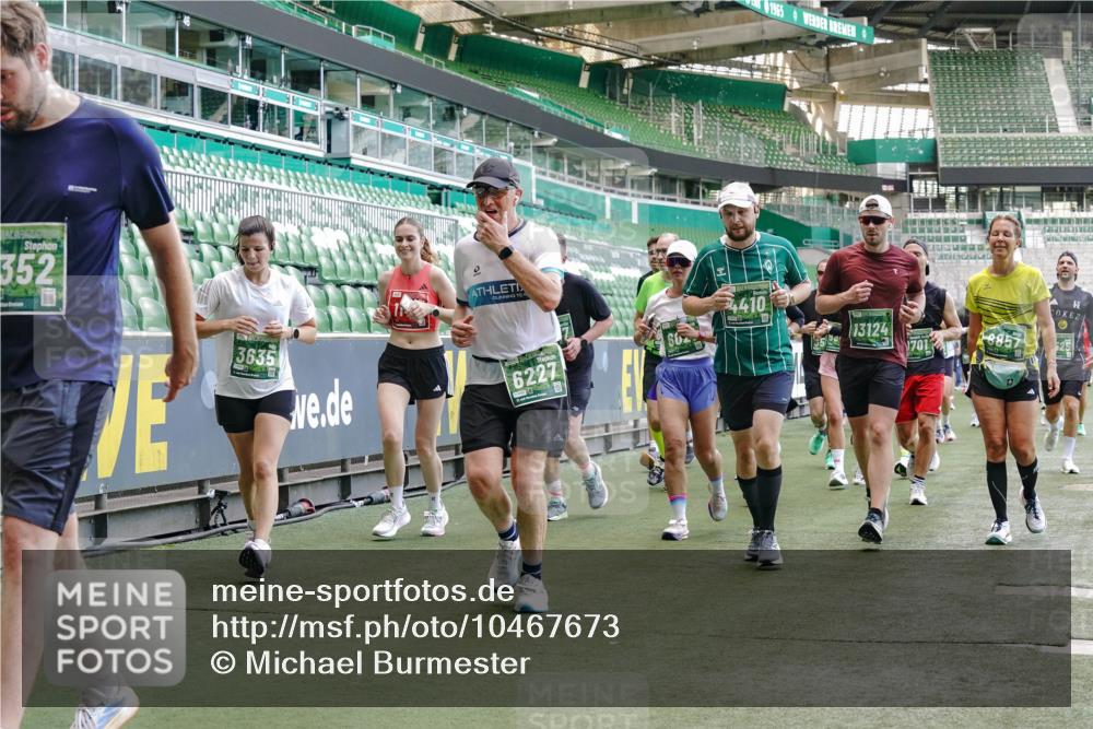 13.09.2026 - 21. swb-Marathon Bremen Michael Burmester http://msf.ph/oto/10467673 13.09.2026 13:13:40 Laufen im Stadion 118, 183, 270, 278, 349, 460, 514, 576, 600, 631, 695, 702, 768, 933, 950, 956, 1005, 1143, 1286, 1334, 1392, 1408, 1426, 1573, 1596, 1641, 1818, 1819, 1991, 2005, 2024, 2035, 2079, 2233, 2264, 2387, 2412, 2439, 2457, 2461, 2478, 2505, 2521, 2540, 2564, 2612, 2665, 2684, 2693, 2765, 2773, 2792, 2815, 2816, 2829, 2860, 2884, 2887, 2895, 2921, 2963, 2966, 2972, 2975, 3016, 3111, 3155, 3209, 3253, 3277, 3293, 3304, 3313, 3378, 3405, 3428, 3434, 3653, 3661 meine-sportfotos.de
