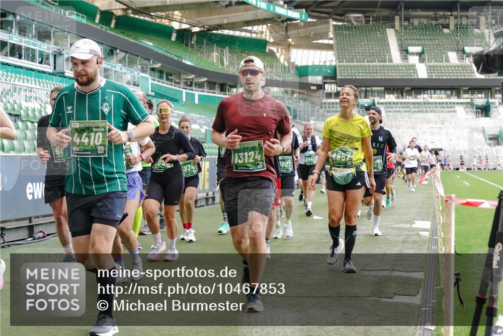 13.09.2026 - 21. swb-Marathon Bremen Michael Burmester http://msf.ph/oto/10467853 13.09.2026 13:13:41 Laufen im Stadion 118, 183, 270, 278, 349, 460, 514, 576, 600, 631, 695, 702, 768, 933, 950, 956, 1005, 1143, 1286, 1334, 1392, 1408, 1426, 1573, 1596, 1641, 1818, 1819, 1991, 2005, 2024, 2035, 2079, 2233, 2264, 2387, 2412, 2439, 2457, 2461, 2478, 2505, 2521, 2540, 2564, 2612, 2665, 2684, 2693, 2765, 2773, 2792, 2815, 2816, 2829, 2860, 2884, 2887, 2895, 2921, 2963, 2966, 2972, 2975, 3016, 3111, 3155, 3209, 3253, 3277, 3293, 3304, 3313, 3378, 3405, 3428, 3434, 3653, 3661 meine-sportfotos.de