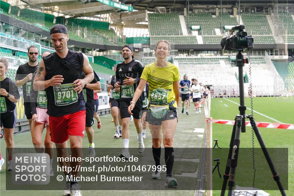 13.09.2026 - 21. swb-Marathon Bremen Michael Burmester http://msf.ph/oto/10467995 13.09.2026 13:13:43 Laufen im Stadion 118, 183, 270, 278, 349, 460, 514, 576, 600, 631, 695, 702, 768, 933, 950, 956, 1005, 1143, 1286, 1334, 1392, 1408, 1426, 1573, 1596, 1641, 1818, 1819, 1991, 2005, 2024, 2035, 2079, 2233, 2264, 2387, 2412, 2439, 2457, 2461, 2478, 2505, 2521, 2540, 2564, 2612, 2665, 2684, 2693, 2765, 2773, 2792, 2815, 2816, 2829, 2860, 2884, 2887, 2895, 2921, 2963, 2966, 2972, 2975, 3016, 3111, 3155, 3209, 3253, 3277, 3293, 3304, 3313, 3378, 3405, 3428, 3434, 3653, 3661 meine-sportfotos.de
