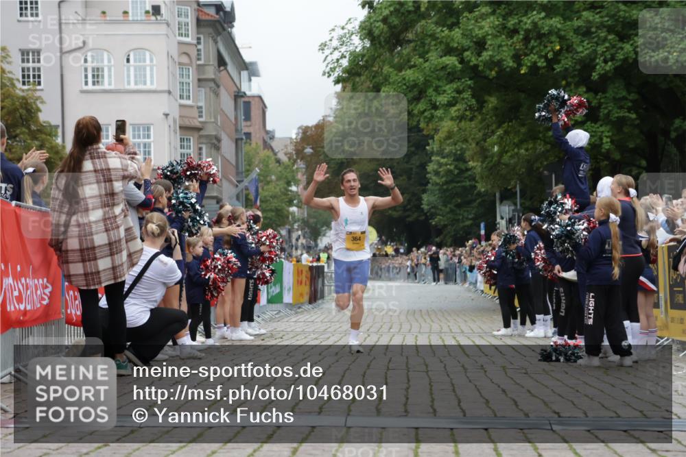 13.09.2026 - Kiel Lauf Yannick Fuchs http://msf.ph/oto/10468031 13.09.2026 10:17:51 Ziel 11389, 364, 364 meine-sportfotos.de