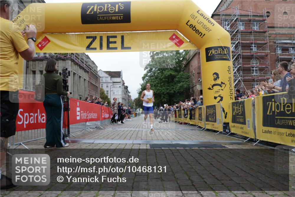 13.09.2026 - Kiel Lauf Yannick Fuchs http://msf.ph/oto/10468131 13.09.2026 10:17:54 Ziel 11389, 364, 364 meine-sportfotos.de