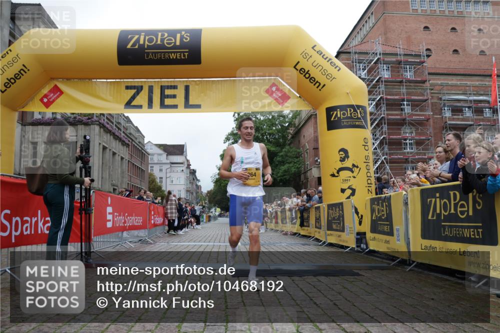 13.09.2026 - Kiel Lauf Yannick Fuchs http://msf.ph/oto/10468192 13.09.2026 10:17:56 Ziel 11389, 364 meine-sportfotos.de
