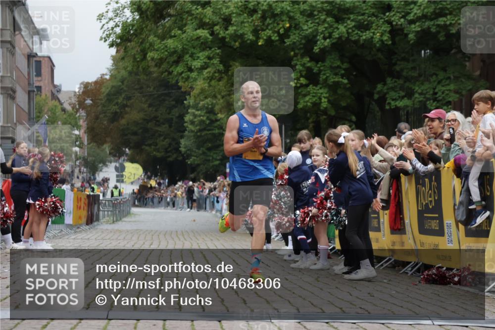13.09.2026 - Kiel Lauf Yannick Fuchs http://msf.ph/oto/10468306 13.09.2026 10:18:23 Ziel 6604, 11389, 11389 meine-sportfotos.de