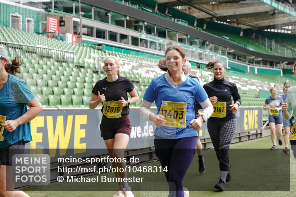 13.09.2026 - 21. swb-Marathon Bremen Michael Burmester http://msf.ph/oto/10468314 13.09.2026 10:36:03 Laufen im Stadion 10093, 10144, 10147, 10152, 10153, 10154, 10157, 10160, 10173, 10175, 10181, 10182, 10185, 10187, 10195, 10198, 10245, 10251, 10257, 10263, 10272, 10275, 10278, 10291, 10296, 10306, 10309, 10338, 10357, 10367, 10368, 10369, 10377, 10382, 10390, 10403, 10409, 10411, 10420, 10427, 10429, 10439, 10473, 10477, 10481, 10485, 10492, 10497, 10528, 10531, 10559, 10560, 10569, 10607, 10613, 10617, 10633, 10636, 10647, 10648, 10671, 10672, 10677, 10715, 10928 meine-sportfotos.de