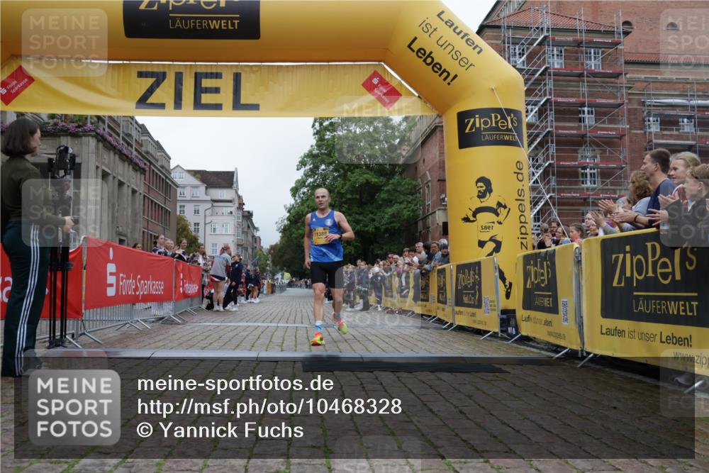 13.09.2026 - Kiel Lauf Yannick Fuchs http://msf.ph/oto/10468328 13.09.2026 10:18:26 Ziel 6604, 11389 meine-sportfotos.de