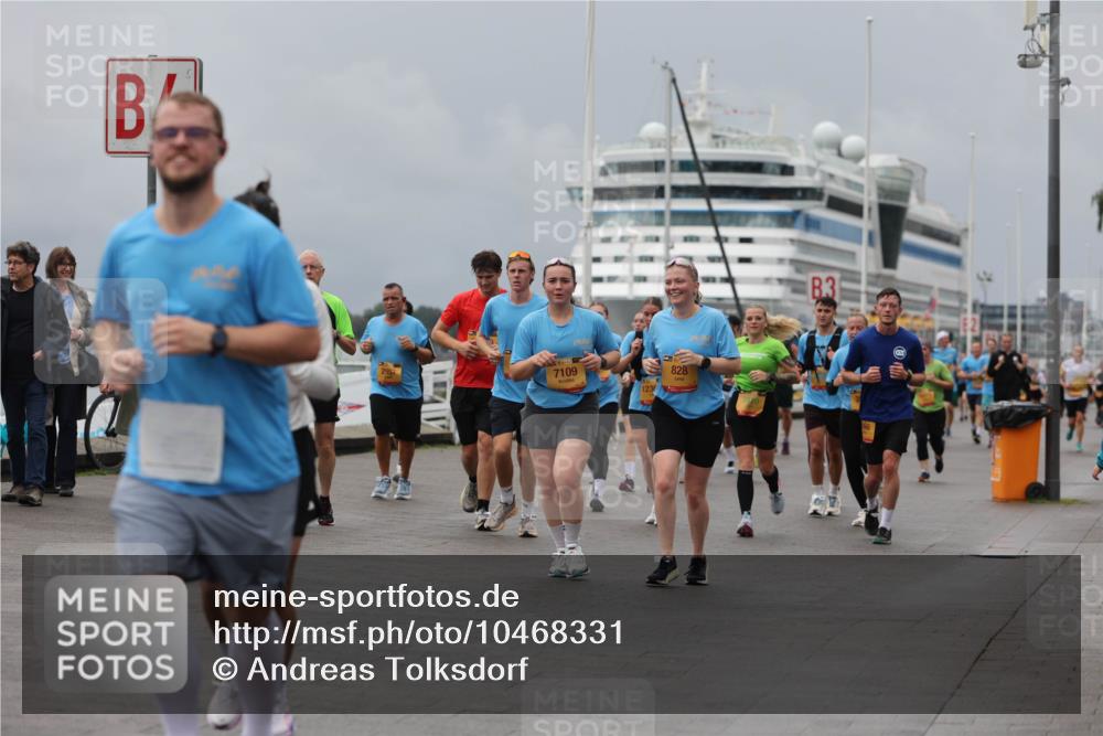13.09.2026 - Kiel Lauf Andreas Tolksdorf http://msf.ph/oto/10468331 13.09.2026 12:08:35 Kiellinie 7109, 828, 123, 3 meine-sportfotos.de