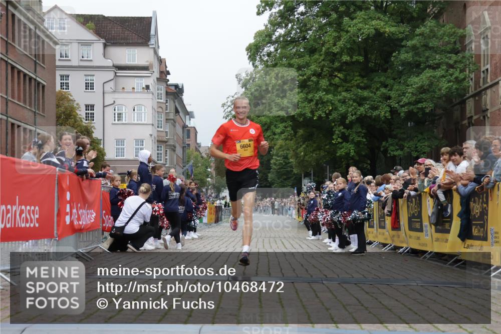 13.09.2026 - Kiel Lauf Yannick Fuchs http://msf.ph/oto/10468472 13.09.2026 10:18:59 Ziel 2539, 6604, 6604 meine-sportfotos.de