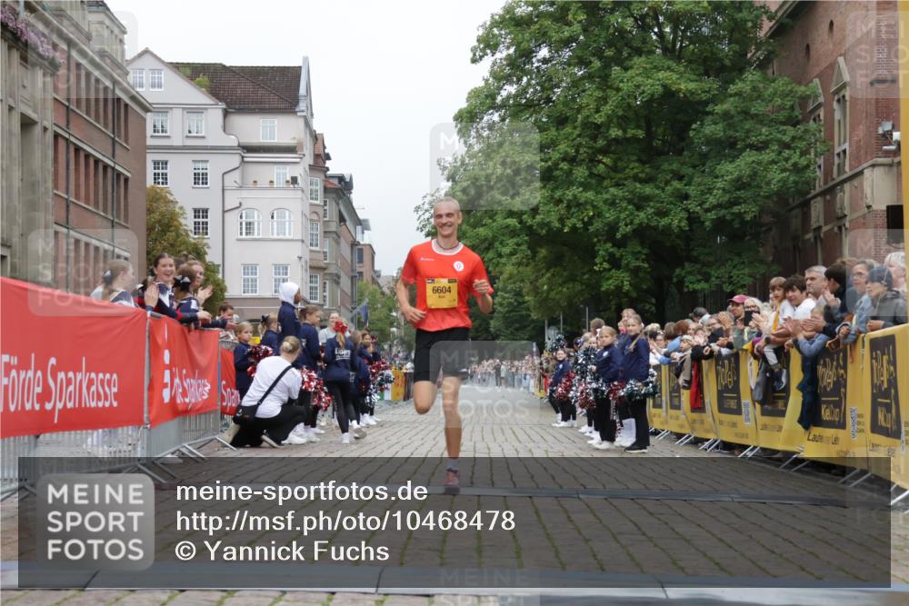 13.09.2026 - Kiel Lauf Yannick Fuchs http://msf.ph/oto/10468478 13.09.2026 10:18:59 Ziel 2539, 6604, 6604 meine-sportfotos.de