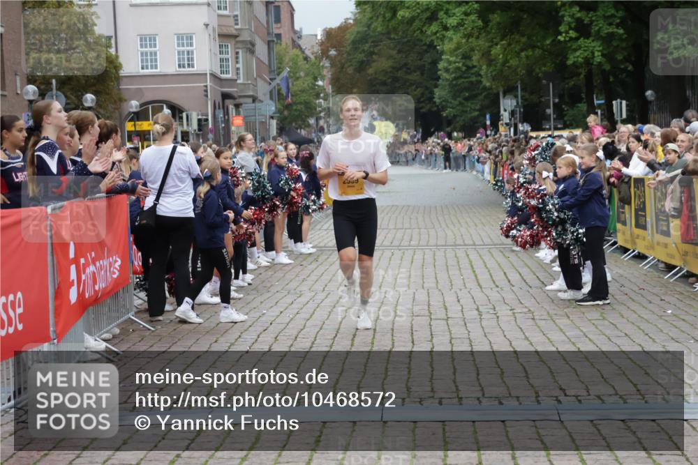 13.09.2026 - Kiel Lauf Yannick Fuchs http://msf.ph/oto/10468572 13.09.2026 10:19:23 Ziel 2539, 2539 meine-sportfotos.de