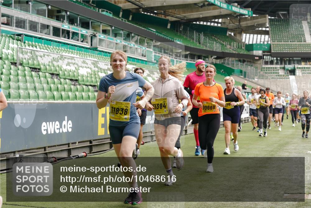 13.09.2026 - 21. swb-Marathon Bremen Michael Burmester http://msf.ph/oto/10468616 13.09.2026 10:36:07 Laufen im Stadion 10092, 10093, 10144, 10152, 10153, 10154, 10157, 10160, 10173, 10175, 10181, 10182, 10185, 10187, 10195, 10198, 10237, 10245, 10251, 10257, 10263, 10272, 10275, 10278, 10291, 10296, 10306, 10309, 10338, 10357, 10377, 10382, 10390, 10403, 10409, 10411, 10420, 10427, 10429, 10439, 10473, 10477, 10481, 10485, 10492, 10497, 10500, 10528, 10531, 10559, 10560, 10569, 10607, 10613, 10617, 10633, 10636, 10647, 10648, 10671, 10672, 10677, 10715, 10928 meine-sportfotos.de