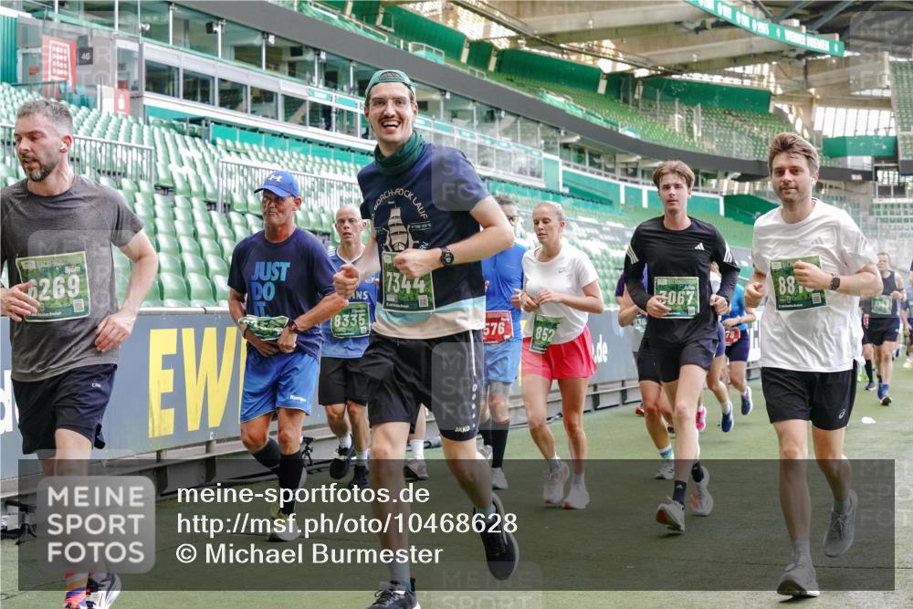 13.09.2026 - 21. swb-Marathon Bremen Michael Burmester http://msf.ph/oto/10468628 13.09.2026 13:13:51 Laufen im Stadion 118, 183, 270, 278, 349, 460, 514, 576, 600, 631, 695, 702, 768, 933, 950, 956, 1005, 1008, 1143, 1286, 1334, 1392, 1408, 1426, 1573, 1596, 1641, 1818, 1819, 1991, 2005, 2024, 2035, 2079, 2233, 2264, 2314, 2387, 2412, 2439, 2457, 2461, 2478, 2505, 2521, 2540, 2564, 2612, 2665, 2684, 2693, 2765, 2773, 2792, 2815, 2816, 2829, 2838, 2860, 2884, 2887, 2895, 2921, 2963, 2966, 2972, 2975, 2978, 3016, 3111, 3209, 3253, 3277, 3293, 3304, 3313, 3378, 3405, 3428, 3434, 3653, 3661 meine-sportfotos.de