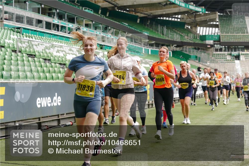 13.09.2026 - 21. swb-Marathon Bremen Michael Burmester http://msf.ph/oto/10468651 13.09.2026 10:36:07 Laufen im Stadion 10092, 10093, 10144, 10152, 10153, 10154, 10157, 10160, 10173, 10175, 10181, 10182, 10185, 10187, 10195, 10198, 10237, 10245, 10251, 10257, 10263, 10272, 10275, 10278, 10291, 10296, 10306, 10309, 10338, 10357, 10377, 10382, 10390, 10403, 10409, 10411, 10420, 10427, 10429, 10439, 10473, 10477, 10481, 10485, 10492, 10497, 10500, 10528, 10531, 10559, 10560, 10569, 10607, 10613, 10617, 10633, 10636, 10647, 10648, 10671, 10672, 10677, 10715, 10928 meine-sportfotos.de