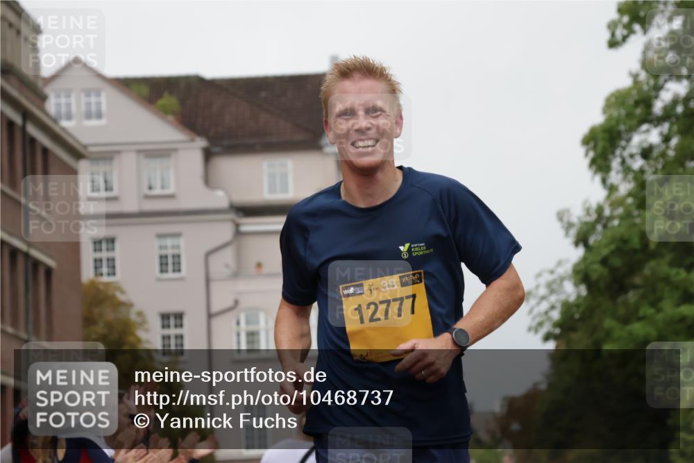 13.09.2026 - Kiel Lauf Yannick Fuchs http://msf.ph/oto/10468737 13.09.2026 10:19:53 Ziel 11615 meine-sportfotos.de