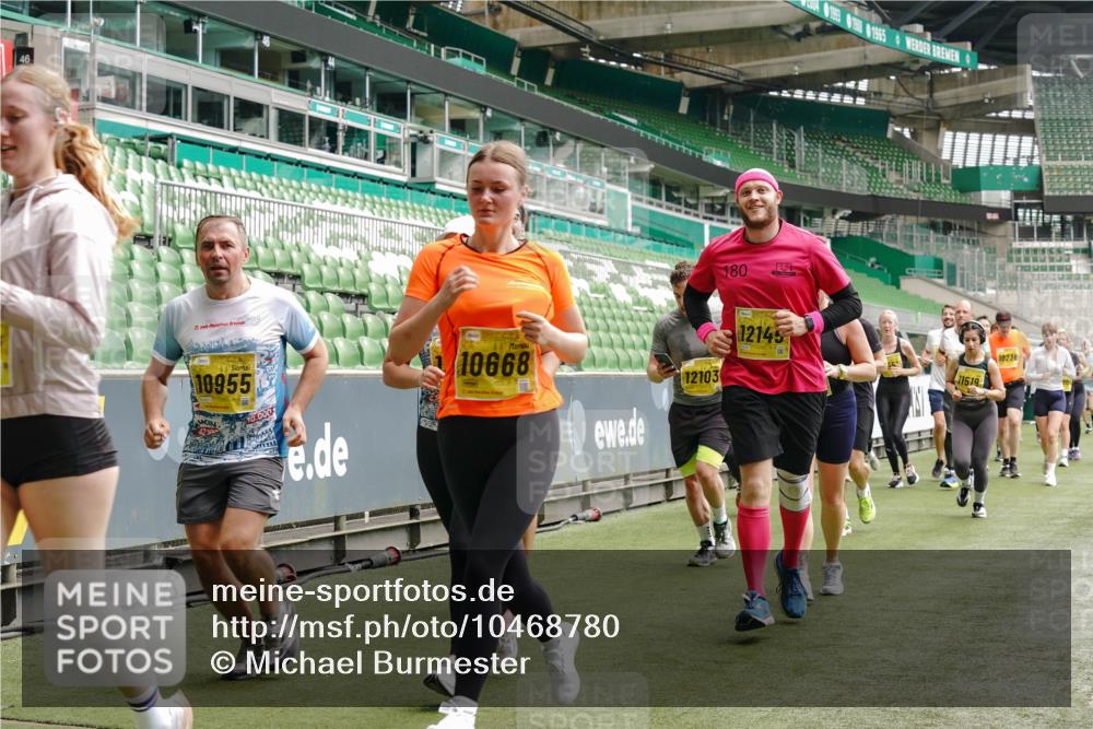 13.09.2026 - 21. swb-Marathon Bremen Michael Burmester http://msf.ph/oto/10468780 13.09.2026 10:36:08 Laufen im Stadion 10092, 10093, 10144, 10152, 10153, 10154, 10157, 10160, 10173, 10175, 10181, 10182, 10185, 10187, 10195, 10198, 10237, 10245, 10251, 10257, 10263, 10272, 10275, 10278, 10291, 10296, 10306, 10309, 10338, 10357, 10377, 10382, 10390, 10403, 10409, 10411, 10420, 10427, 10429, 10439, 10473, 10477, 10481, 10485, 10492, 10497, 10500, 10528, 10531, 10559, 10560, 10569, 10607, 10613, 10617, 10633, 10636, 10647, 10648, 10671, 10672, 10677, 10715, 10928 meine-sportfotos.de
