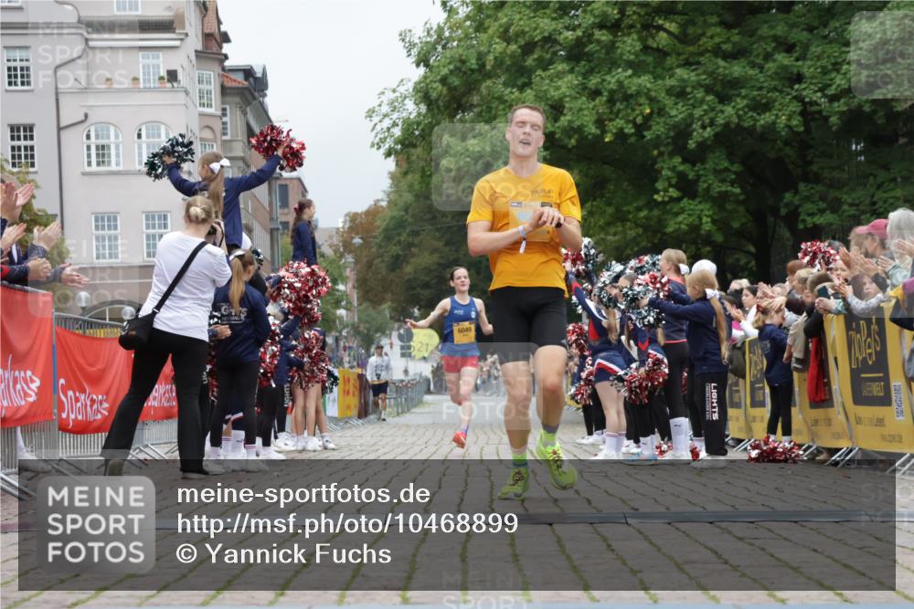 13.09.2026 - Kiel Lauf Yannick Fuchs http://msf.ph/oto/10468899 13.09.2026 10:21:00 Ziel 6049, 6584, 12149, 6584 meine-sportfotos.de