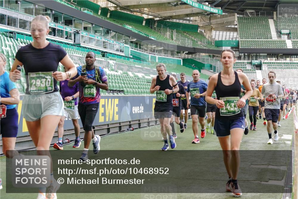 13.09.2026 - 21. swb-Marathon Bremen Michael Burmester http://msf.ph/oto/10468952 13.09.2026 13:13:55 Laufen im Stadion 183, 270, 278, 349, 460, 514, 576, 600, 631, 695, 702, 768, 933, 950, 956, 1005, 1008, 1143, 1286, 1392, 1408, 1426, 1573, 1596, 1641, 1818, 1819, 1991, 2005, 2024, 2035, 2079, 2233, 2264, 2314, 2387, 2412, 2439, 2457, 2461, 2478, 2505, 2521, 2540, 2564, 2612, 2665, 2684, 2693, 2765, 2773, 2792, 2815, 2816, 2829, 2838, 2860, 2884, 2887, 2895, 2921, 2963, 2966, 2972, 2975, 2978, 3016, 3111, 3209, 3253, 3277, 3293, 3304, 3313, 3378, 3405, 3428, 3434, 3653, 3661, 4080 meine-sportfotos.de