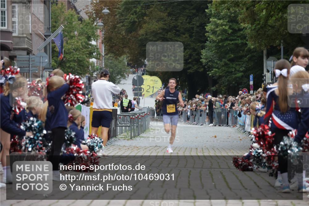 13.09.2026 - Kiel Lauf Yannick Fuchs http://msf.ph/oto/10469031 13.09.2026 10:21:35 Ziel 12149, 3788, 9681, 12148 meine-sportfotos.de