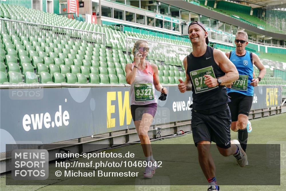 13.09.2026 - 21. swb-Marathon Bremen Michael Burmester http://msf.ph/oto/10469042 13.09.2026 12:57:50 Laufen im Stadion 141, 148, 334, 431, 511, 672, 769, 776, 789, 790, 857, 909, 1010, 1119, 1130, 1191, 1199, 1254, 1281, 1535, 1601, 1642, 1647, 1752, 1809, 1881, 1900, 1931, 1933, 1972, 2040, 2046, 2051, 2075, 2324, 2343, 2371, 2397, 2402, 2423, 2425, 2473, 2493, 2634, 2640, 2671, 2761, 2771, 2807, 2812, 2903, 2904, 3051, 3078, 3138, 3148, 3182, 3186, 3319, 3338, 3450, 3458, 3514, 3534, 3560, 3634, 3655, 3685, 3690, 3695, 3760, 3813, 3866, 3933, 3939, 4101, 4316, 4319 meine-sportfotos.de