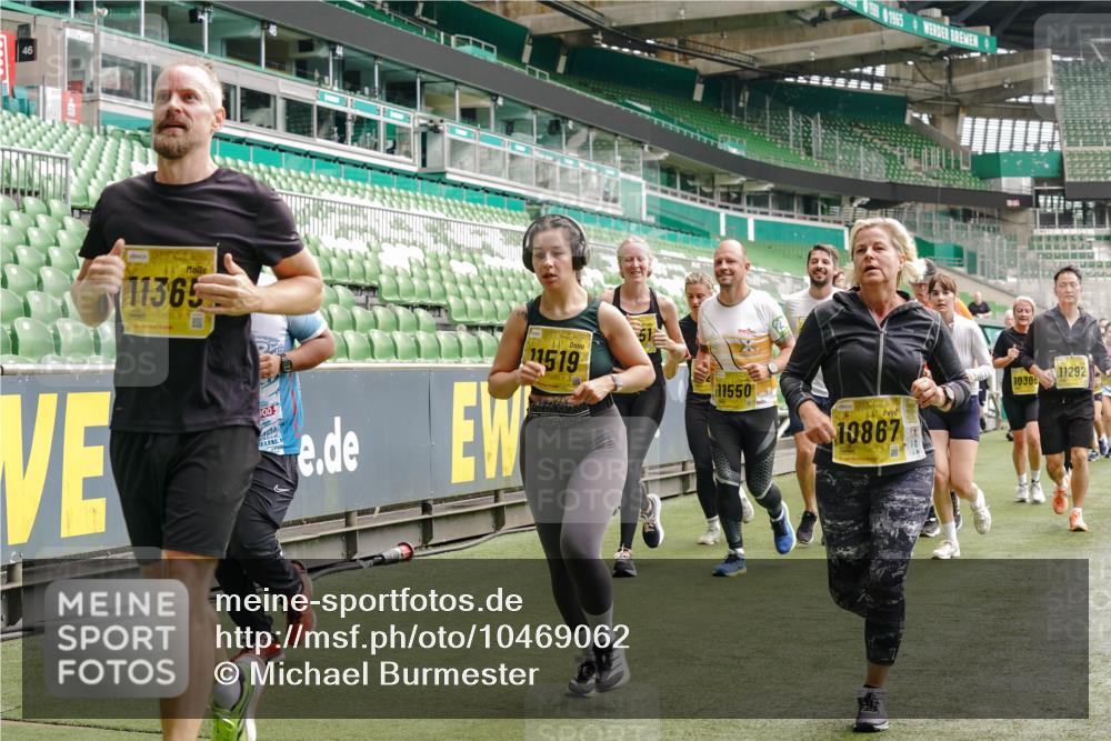13.09.2026 - 21. swb-Marathon Bremen Michael Burmester http://msf.ph/oto/10469062 13.09.2026 10:36:12 Laufen im Stadion 10092, 10093, 10144, 10152, 10153, 10154, 10157, 10160, 10173, 10175, 10181, 10182, 10185, 10187, 10195, 10198, 10237, 10245, 10251, 10257, 10263, 10272, 10275, 10278, 10291, 10296, 10306, 10309, 10331, 10332, 10338, 10357, 10377, 10382, 10390, 10403, 10409, 10411, 10420, 10427, 10429, 10439, 10473, 10477, 10481, 10492, 10497, 10500, 10528, 10531, 10559, 10560, 10569, 10607, 10613, 10617, 10633, 10636, 10647, 10648, 10659, 10671, 10672, 10677, 10715 meine-sportfotos.de