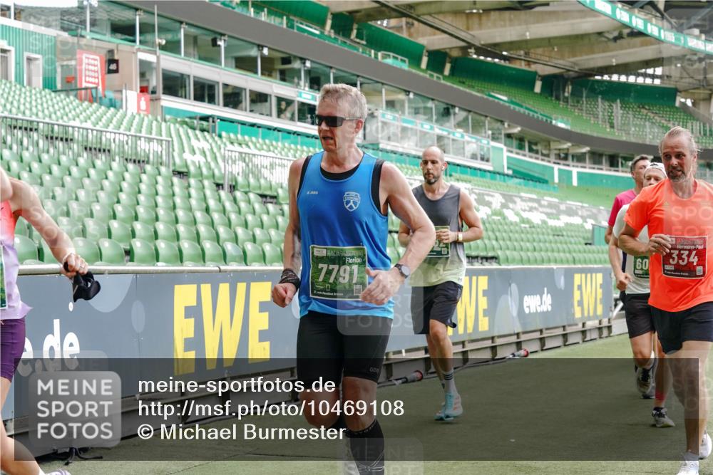 13.09.2026 - 21. swb-Marathon Bremen Michael Burmester http://msf.ph/oto/10469108 13.09.2026 12:57:51 Laufen im Stadion 141, 148, 334, 431, 511, 672, 769, 776, 789, 790, 857, 909, 1010, 1119, 1130, 1191, 1199, 1254, 1281, 1535, 1601, 1642, 1647, 1752, 1809, 1881, 1900, 1931, 1933, 1972, 2046, 2051, 2075, 2324, 2343, 2371, 2397, 2402, 2423, 2425, 2473, 2493, 2634, 2640, 2671, 2761, 2771, 2807, 2903, 2904, 3051, 3078, 3138, 3148, 3182, 3186, 3319, 3338, 3450, 3458, 3514, 3534, 3560, 3634, 3655, 3685, 3690, 3695, 3760, 3813, 3866, 3933, 3939, 4101, 4316, 4319, 205 meine-sportfotos.de