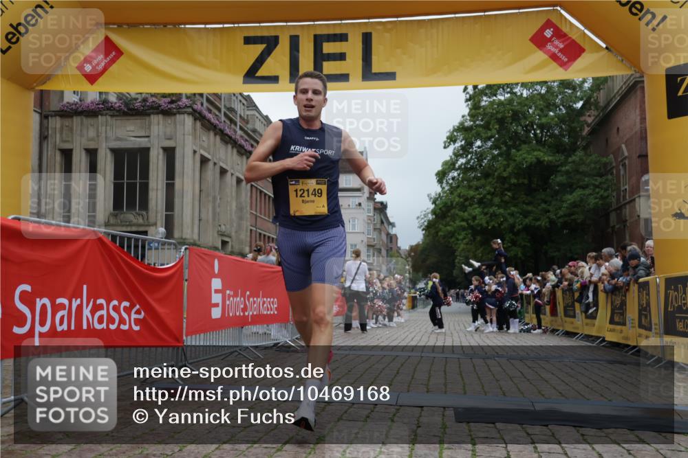 13.09.2026 - Kiel Lauf Yannick Fuchs http://msf.ph/oto/10469168 13.09.2026 10:21:43 Ziel 3788, 1987, 9681, 12148, 12149 meine-sportfotos.de