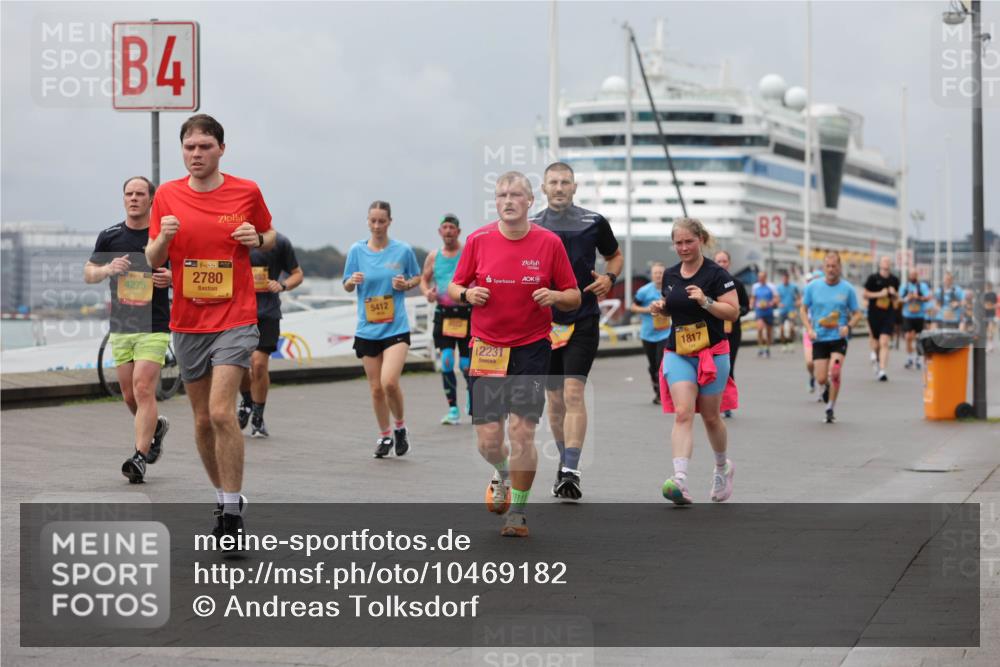 13.09.2026 - Kiel Lauf Andreas Tolksdorf http://msf.ph/oto/10469182 13.09.2026 12:09:12 Kiellinie 4, 4275, 2780, 5412, 12231, 1817, 3 meine-sportfotos.de