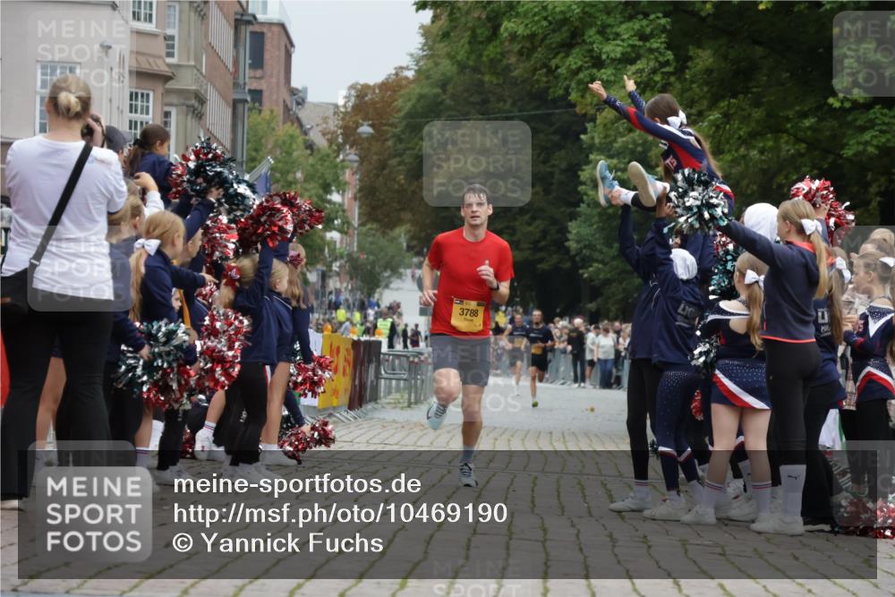 13.09.2026 - Kiel Lauf Yannick Fuchs http://msf.ph/oto/10469190 13.09.2026 10:22:12 Ziel 1987, 3732, 4621, 8708, 1987, 3788, 9681, 12148, 8240 meine-sportfotos.de