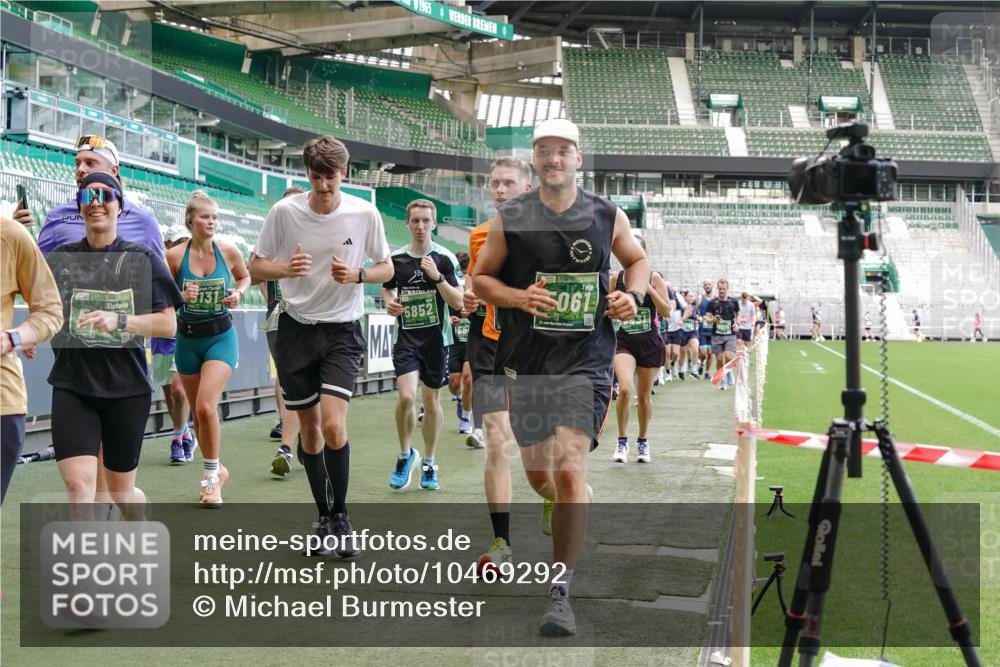 13.09.2026 - 21. swb-Marathon Bremen Michael Burmester http://msf.ph/oto/10469292 13.09.2026 13:14:01 Laufen im Stadion 183, 270, 278, 349, 460, 576, 600, 631, 695, 702, 768, 933, 950, 956, 1005, 1008, 1143, 1392, 1408, 1426, 1573, 1596, 1641, 1818, 1819, 1991, 2005, 2024, 2035, 2079, 2233, 2264, 2314, 2387, 2412, 2439, 2457, 2461, 2478, 2494, 2521, 2540, 2564, 2612, 2665, 2684, 2693, 2765, 2773, 2792, 2816, 2829, 2838, 2860, 2865, 2884, 2887, 2895, 2921, 2972, 2975, 2978, 3016, 3111, 3209, 3253, 3277, 3293, 3304, 3313, 3378, 3405, 3428, 3434, 3653, 3661, 4034, 4080 meine-sportfotos.de