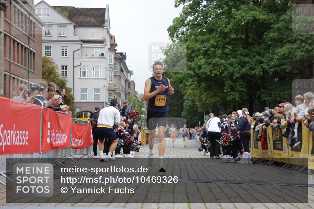 13.09.2026 - Kiel Lauf Yannick Fuchs http://msf.ph/oto/10469326 13.09.2026 10:22:28 Ziel 8240, 1987, 3732, 4621, 8708, 12148, 151, 5603, 9681, 12148 meine-sportfotos.de