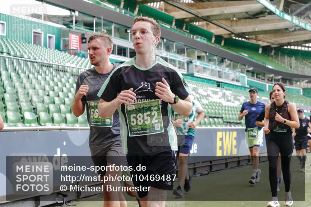 13.09.2026 - 21. swb-Marathon Bremen Michael Burmester http://msf.ph/oto/10469487 13.09.2026 13:14:04 Laufen im Stadion 183, 270, 278, 349, 460, 576, 600, 631, 695, 702, 768, 933, 950, 956, 1005, 1008, 1143, 1392, 1408, 1426, 1573, 1596, 1641, 1818, 1819, 1991, 2005, 2024, 2035, 2079, 2233, 2264, 2314, 2387, 2412, 2439, 2457, 2461, 2478, 2494, 2521, 2540, 2564, 2612, 2665, 2684, 2693, 2765, 2773, 2792, 2816, 2829, 2838, 2860, 2865, 2884, 2887, 2921, 2972, 2975, 2978, 3016, 3111, 3209, 3253, 3277, 3293, 3304, 3313, 3378, 3405, 3428, 3434, 3653, 3661, 3680, 4034, 4080 meine-sportfotos.de