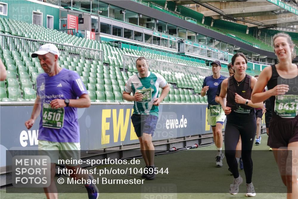13.09.2026 - 21. swb-Marathon Bremen Michael Burmester http://msf.ph/oto/10469544 13.09.2026 13:14:04 Laufen im Stadion 183, 270, 278, 349, 460, 576, 600, 631, 695, 702, 768, 933, 950, 956, 1005, 1008, 1143, 1392, 1408, 1426, 1573, 1596, 1641, 1818, 1819, 1991, 2005, 2024, 2035, 2079, 2233, 2264, 2314, 2387, 2412, 2439, 2457, 2461, 2478, 2494, 2521, 2540, 2564, 2612, 2665, 2684, 2693, 2765, 2773, 2792, 2816, 2829, 2838, 2860, 2865, 2884, 2887, 2921, 2972, 2975, 2978, 3016, 3111, 3209, 3253, 3277, 3293, 3304, 3313, 3378, 3405, 3428, 3434, 3653, 3661, 3680, 4034, 4080 meine-sportfotos.de