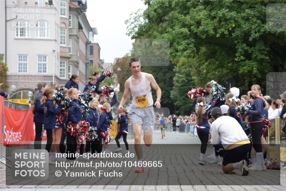 13.09.2026 - Kiel Lauf Yannick Fuchs http://msf.ph/oto/10469665 13.09.2026 10:23:01 Ziel 9678, 151, 5326, 5603, 8240, 3465, 4645, 8809, 10568, 8240 meine-sportfotos.de