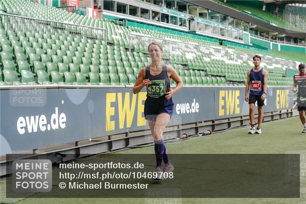 13.09.2026 - 21. swb-Marathon Bremen Michael Burmester http://msf.ph/oto/10469708 13.09.2026 12:58:02 Laufen im Stadion 141, 148, 334, 511, 672, 769, 776, 789, 790, 857, 909, 1010, 1119, 1191, 1199, 1254, 1281, 1535, 1601, 1642, 1647, 1752, 1809, 1881, 1900, 1931, 1933, 2046, 2051, 2075, 2324, 2343, 2367, 2371, 2397, 2402, 2423, 2425, 2493, 2634, 2640, 2671, 2761, 2771, 2807, 2903, 2904, 3021, 3051, 3078, 3120, 3138, 3148, 3182, 3186, 3319, 3338, 3435, 3450, 3458, 3514, 3534, 3560, 3634, 3655, 3685, 3690, 3695, 3760, 3813, 3866, 3933, 3939, 4101, 4316, 4319, 205 meine-sportfotos.de