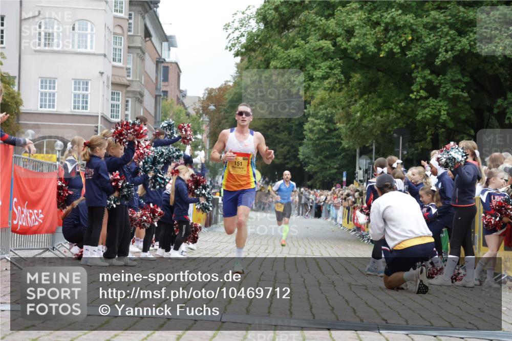 13.09.2026 - Kiel Lauf Yannick Fuchs http://msf.ph/oto/10469712 13.09.2026 10:23:07 Ziel 9678, 10568, 151, 5326, 5603, 3465, 4645, 6302, 8809, 151, 8240 meine-sportfotos.de