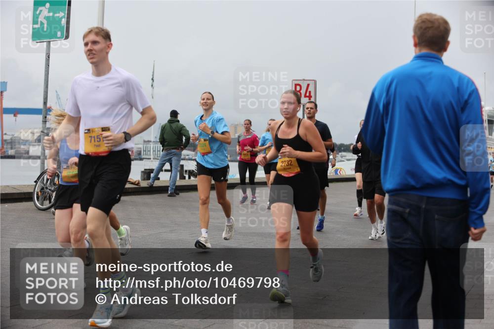 13.09.2026 - Kiel Lauf Andreas Tolksdorf http://msf.ph/oto/10469798 13.09.2026 12:09:48 Kiellinie 715, 2524, 2732, 84 meine-sportfotos.de