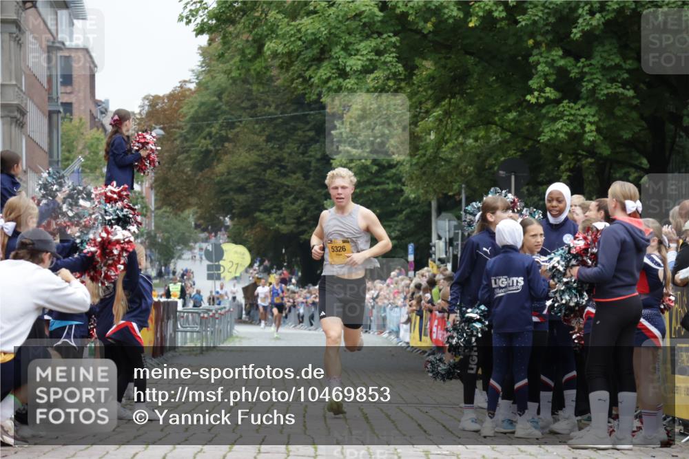 13.09.2026 - Kiel Lauf Yannick Fuchs http://msf.ph/oto/10469853 13.09.2026 10:23:21 Ziel 3465, 4645, 6302, 8809, 5326, 9678, 10568, 716, 2937, 5603 meine-sportfotos.de