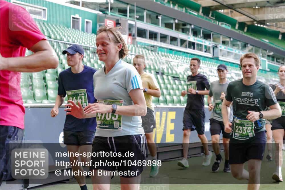 13.09.2026 - 21. swb-Marathon Bremen Michael Burmester http://msf.ph/oto/10469898 13.09.2026 13:14:09 Laufen im Stadion 183, 270, 278, 300, 349, 414, 460, 576, 600, 631, 695, 702, 768, 933, 950, 956, 1005, 1008, 1143, 1392, 1408, 1426, 1573, 1596, 1641, 1818, 1819, 1991, 2024, 2035, 2079, 2233, 2264, 2314, 2387, 2412, 2439, 2457, 2461, 2478, 2494, 2521, 2540, 2564, 2612, 2665, 2684, 2690, 2691, 2693, 2737, 2773, 2792, 2816, 2829, 2838, 2860, 2861, 2865, 2884, 2887, 2921, 2972, 2978, 3016, 3111, 3209, 3253, 3277, 3293, 3304, 3313, 3378, 3405, 3428, 3653, 3661, 3680, 4034, 4080, 4306 meine-sportfotos.de