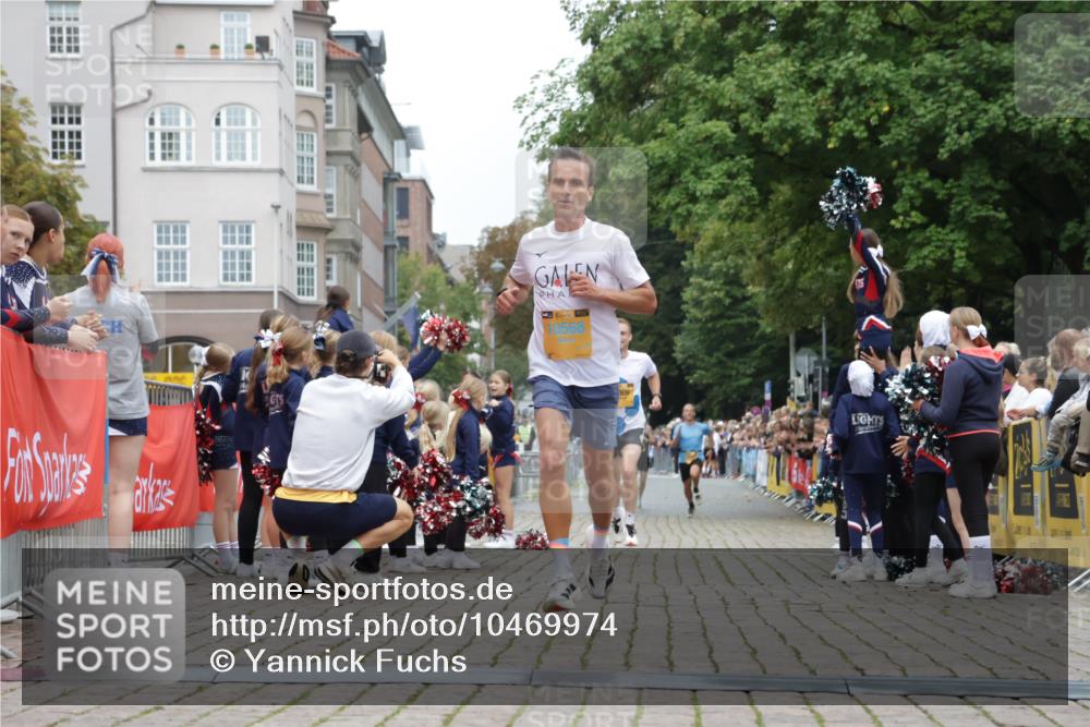 13.09.2026 - Kiel Lauf Yannick Fuchs http://msf.ph/oto/10469974 13.09.2026 10:23:43 Ziel 716, 2937, 3465, 4645, 6302, 8809, 10568, 9678, 10568 meine-sportfotos.de