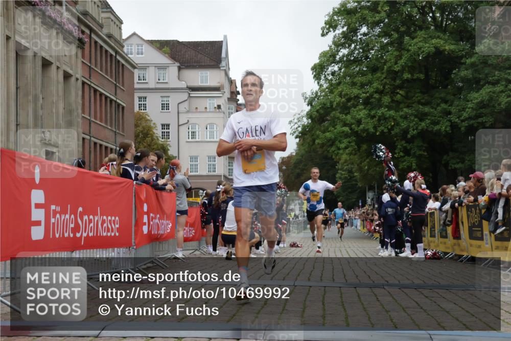 13.09.2026 - Kiel Lauf Yannick Fuchs http://msf.ph/oto/10469992 13.09.2026 10:23:45 Ziel 2937, 716, 3465, 4645, 6302, 8809, 10568, 8809, 9678, 10568 meine-sportfotos.de