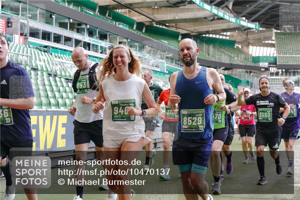 13.09.2026 - 21. swb-Marathon Bremen Michael Burmester http://msf.ph/oto/10470137 13.09.2026 13:14:13 Laufen im Stadion 183, 270, 278, 300, 349, 414, 460, 576, 600, 631, 695, 702, 768, 933, 950, 956, 1005, 1008, 1143, 1392, 1408, 1426, 1573, 1596, 1641, 1818, 1819, 1991, 2024, 2035, 2079, 2233, 2264, 2314, 2387, 2412, 2439, 2457, 2461, 2478, 2494, 2521, 2540, 2564, 2612, 2665, 2684, 2690, 2691, 2693, 2737, 2773, 2792, 2816, 2829, 2838, 2861, 2865, 2884, 2887, 2921, 2972, 2978, 3016, 3111, 3209, 3253, 3277, 3293, 3304, 3313, 3355, 3378, 3405, 3428, 3653, 3661, 3680, 4034, 4080, 4306 meine-sportfotos.de