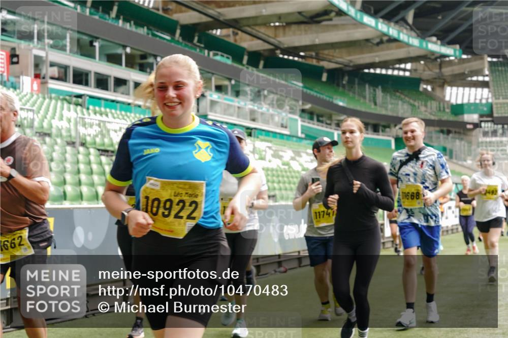 13.09.2026 - 21. swb-Marathon Bremen Michael Burmester http://msf.ph/oto/10470483 13.09.2026 10:36:33 Laufen im Stadion 10092, 10144, 10152, 10153, 10154, 10160, 10173, 10175, 10181, 10182, 10186, 10187, 10195, 10198, 10237, 10245, 10251, 10257, 10263, 10272, 10275, 10278, 10291, 10296, 10306, 10309, 10327, 10331, 10332, 10338, 10357, 10377, 10382, 10390, 10403, 10409, 10411, 10420, 10427, 10429, 10439, 10444, 10473, 10477, 10481, 10492, 10497, 10500, 10516, 10528, 10531, 10560, 10569, 10607, 10613, 10617, 10633, 10636, 10647, 10648, 10659, 10663, 10671, 10672, 10715 meine-sportfotos.de