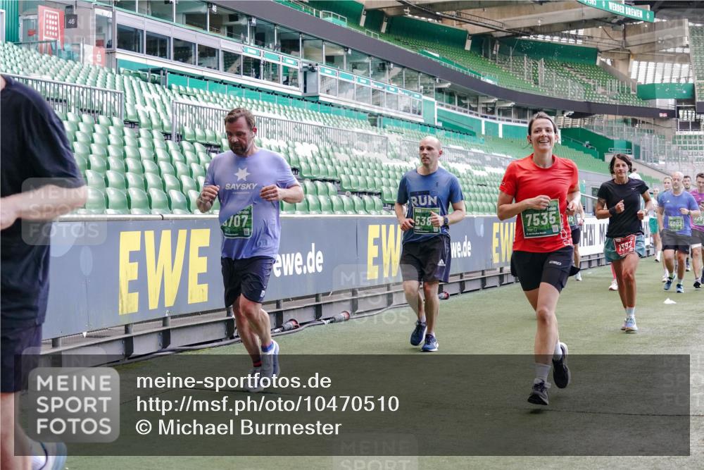 13.09.2026 - 21. swb-Marathon Bremen Michael Burmester http://msf.ph/oto/10470510 13.09.2026 13:14:19 Laufen im Stadion 183, 266, 270, 278, 300, 349, 414, 460, 576, 600, 631, 695, 702, 768, 933, 950, 956, 1005, 1008, 1047, 1143, 1392, 1408, 1426, 1573, 1596, 1641, 1818, 1819, 1991, 2024, 2035, 2079, 2233, 2314, 2387, 2412, 2439, 2457, 2461, 2466, 2484, 2494, 2521, 2540, 2564, 2612, 2665, 2690, 2691, 2693, 2737, 2773, 2792, 2816, 2829, 2838, 2861, 2865, 2884, 2887, 2921, 2972, 2978, 3016, 3111, 3209, 3253, 3277, 3304, 3313, 3355, 3378, 3405, 3428, 3653, 3661, 3680, 4034, 4080, 4306, 703 meine-sportfotos.de