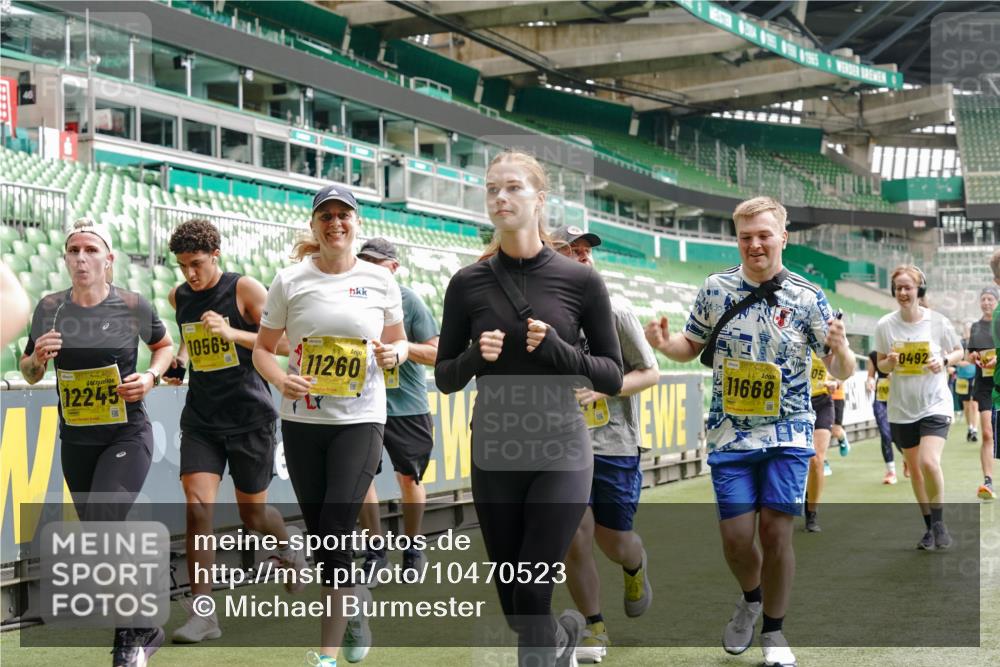 13.09.2026 - 21. swb-Marathon Bremen Michael Burmester http://msf.ph/oto/10470523 13.09.2026 10:36:33 Laufen im Stadion 10092, 10144, 10152, 10153, 10154, 10160, 10173, 10175, 10181, 10182, 10186, 10187, 10195, 10198, 10237, 10245, 10251, 10257, 10263, 10272, 10275, 10278, 10291, 10296, 10306, 10309, 10327, 10331, 10332, 10338, 10357, 10377, 10382, 10390, 10403, 10409, 10411, 10420, 10427, 10429, 10439, 10444, 10473, 10477, 10481, 10492, 10497, 10500, 10516, 10528, 10531, 10560, 10569, 10607, 10613, 10617, 10633, 10636, 10647, 10648, 10659, 10663, 10671, 10672, 10715 meine-sportfotos.de